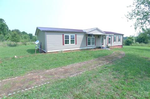 2632 Holcomb Rd, Boonville, NC 27011