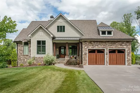 127 Gracie Ln, Mills River, NC 28759