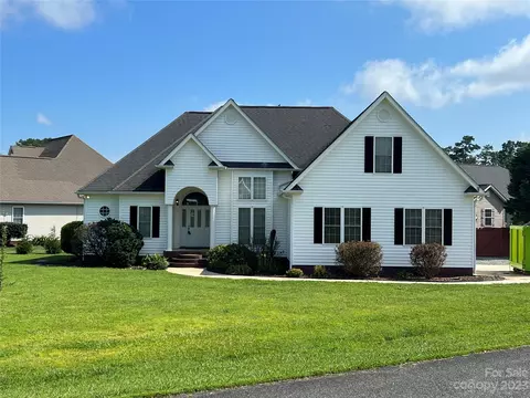 214 Birchwood Ct, Oakboro, NC 28129