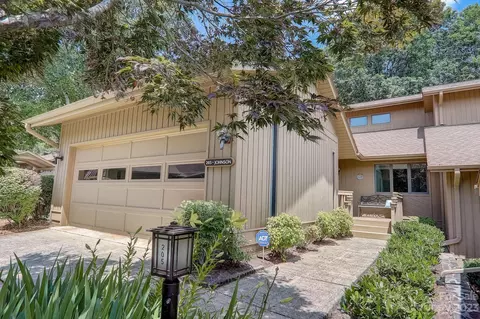 205 Red Oak Dr, Hendersonville, NC 28791