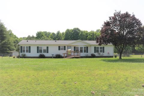404 Mountain Meadows Dr, Bessemer City, NC 28016