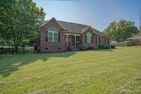 306 N Enochville Ave, Kannapolis, NC 28081