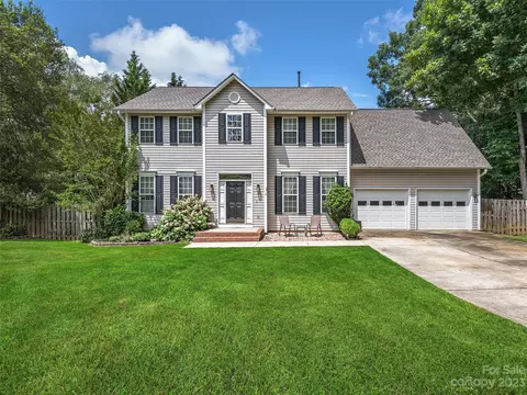 306 Whispy Willow Ct, Fletcher, NC 28732