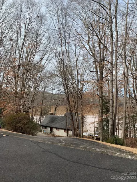 231 Overlook Dr, Troy, NC 27371