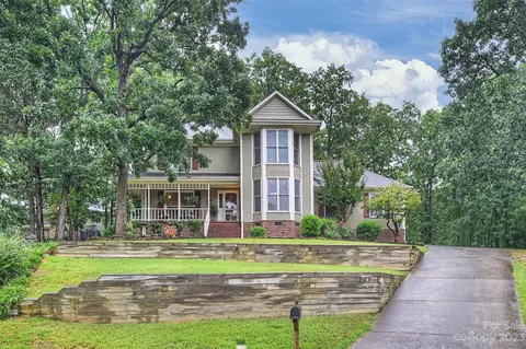 1249 Windy Hill Ln, Matthews, NC 28105