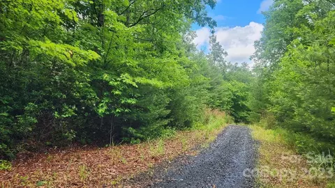 516 White Fawn Drive, Spruce Pine, NC 28777