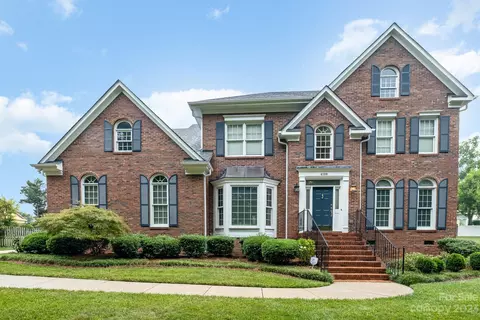 4300 Stourton Ln, Charlotte, NC 28226
