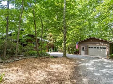 228 Gamelands Trl, Saluda, NC 28773