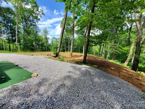 98 Sheep Hollow Ln, Newland, NC 28657
