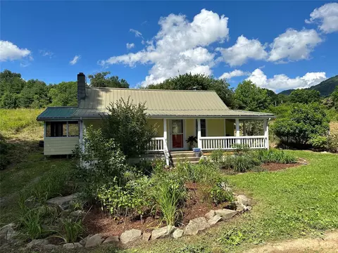 3591 Chapel Hill Rd, Marshall, NC 28753