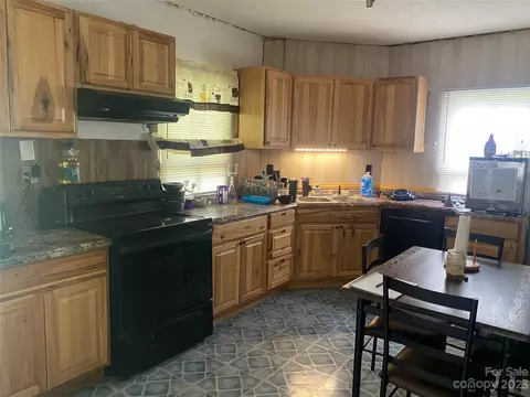 1114 7th St, Statesville, NC 28677