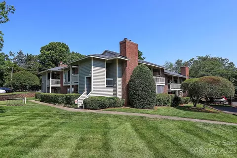 8005 Greenside Ct, Charlotte, NC 28277