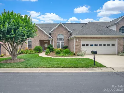 3131 9th St Dr NE #34, Hickory, NC 28601