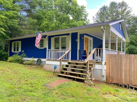 12 Fox Ridge Dr, Hendersonville, NC 28739