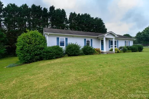 1940 19th Avenue Ne Dr NE, Hickory, NC 28601