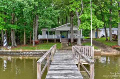 1515 Shoreline Dr, Lexington, NC 27292