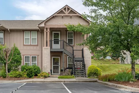 2105 Deermouse Way, Hendersonville, NC 28792