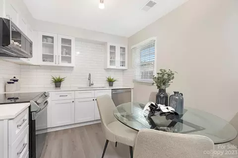 8001 Regent Park Ln, Charlotte, NC 28210