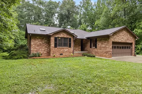 103 Cherokee Trl, Mount Holly, NC 28120