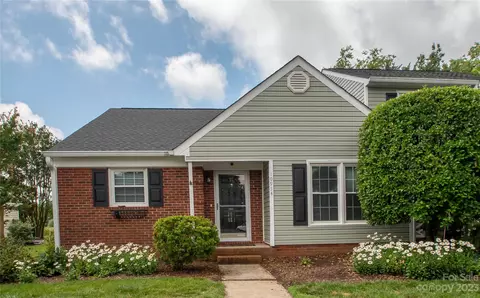 10934 Winterbourne Ct, Charlotte, NC 28277