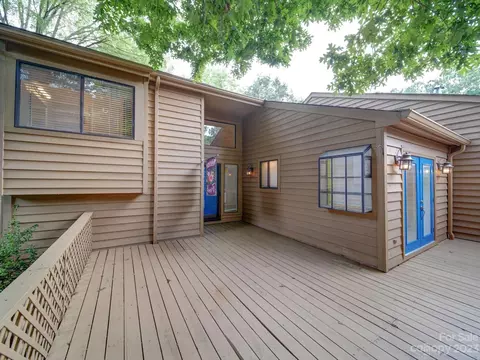 9002 St Croix Ln, Charlotte, NC 28277