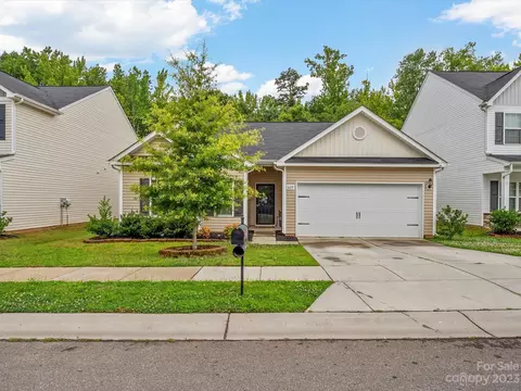 829 Joselynn Dr, Gastonia, NC 28054