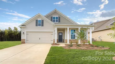 127 Thornberry Rd, Hendersonville, NC 28792