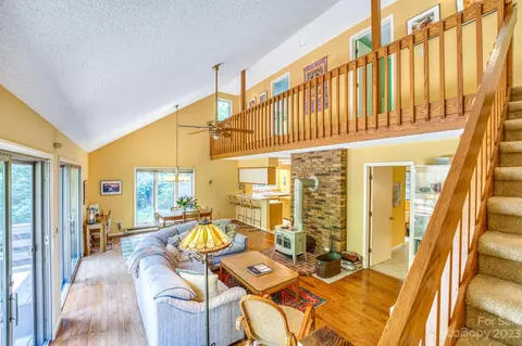 643 Patton Thicket Rd, Burnsville, NC 28714