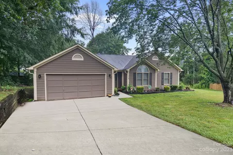 1007 Charcoal Ridge Ct, Matthews, NC 28105