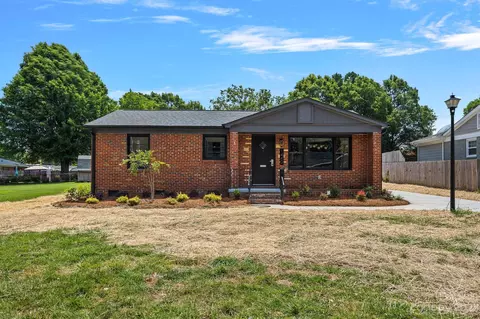 1440 Orvis St, Charlotte, NC 28216