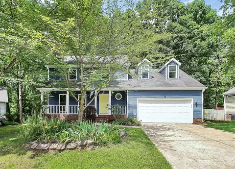 2307 Hunters Bluff Dr, Matthews, NC 28105