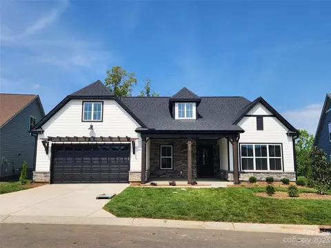 560 Bowline Dr, Stanley, NC 28164