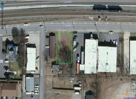 747 Main Sw Ave, Hickory, NC 28602