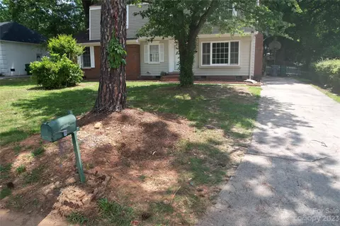 6301 Coach Hill Ln, Charlotte, NC 28212