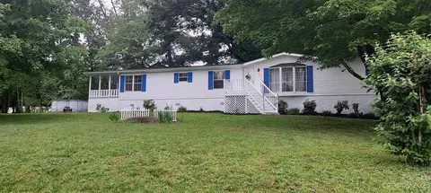 102 Katie Dr, Hendersonville, NC 28792