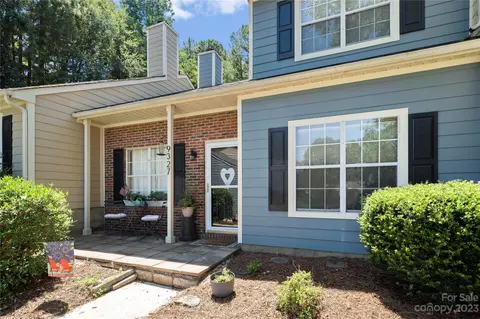 9327 Four Mile Creek Rd, Charlotte, NC 28277