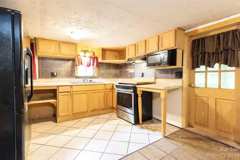 212 Garnet Rd, Sylva, NC 28779 photo 3