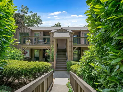 4 Ravencroft Ln, Asheville, NC 28803