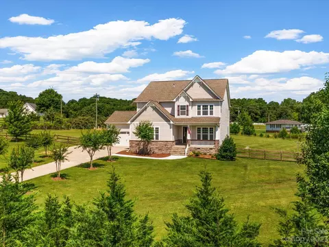 8991 Shelley Mullis Rd, Fort Mill, SC 29707