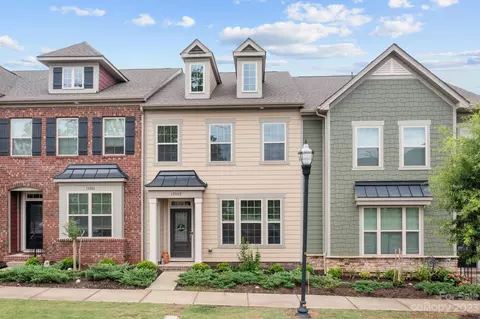 12882 Robert Walker Dr #207, Davidson, NC 28036