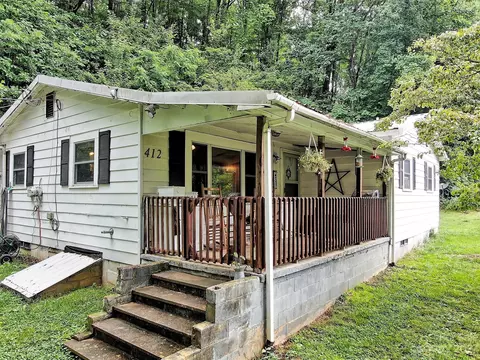 412 Dix Creek Rd, Canton, NC 28716