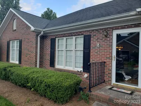 569 Royalty Ct, Gastonia, NC 28054