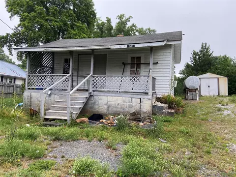 50 Grove St, Marion, NC 28752