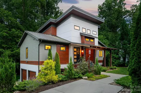 8 Deer Run Ct, Asheville, NC 28803
