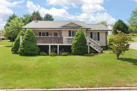 67 Lawrence St, Canton, NC 28716