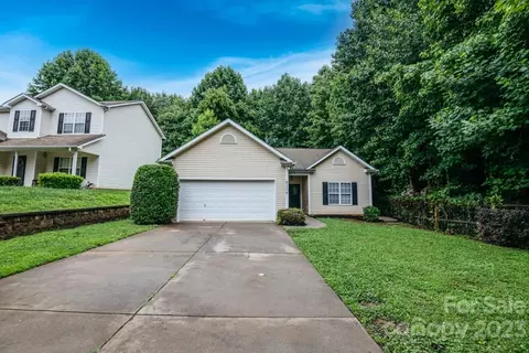 8208 Pozzi Rd, Charlotte, NC 28216