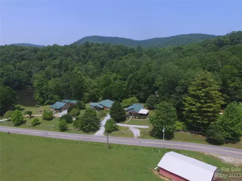 9881 Charleys Creek Rd, Tuckasegee, NC 28783