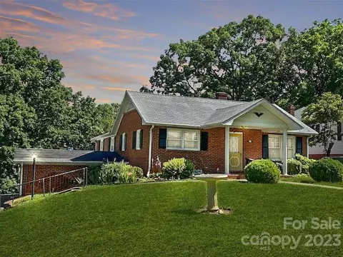 105 California Ave, Marion, NC 28752