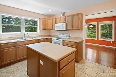526 Blanton Rd, Mill Spring, NC 28756 photo 9