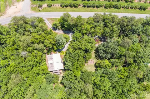 526 Blanton Rd, Mill Spring, NC 28756 photo 3
